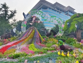 欢度国庆 | 77周年限定款已经“花”式就位，这些地方打卡超出片！