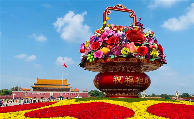 03国庆立体花坛北京天安门花篮“祝福祖国”-公众号子英画画.jpg